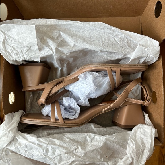 ASOS DESIGN (Wide Fit) Honeydew heeled sandals - Picture 5 of 5